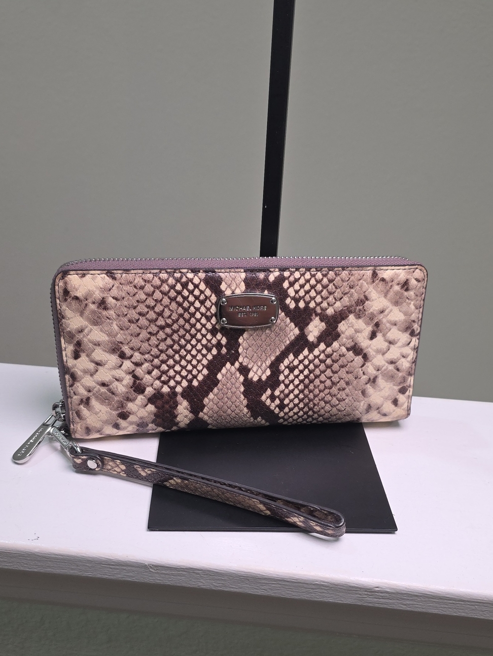 Michael Kors Tan/Brown Snake-Print Zip Around Accordian Wristlet/Wallet EUC